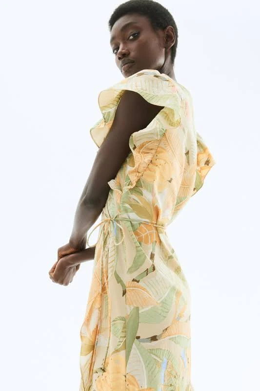 dress Ladies H&M Beige/Floral Patterned wrap dress H&M $47.99