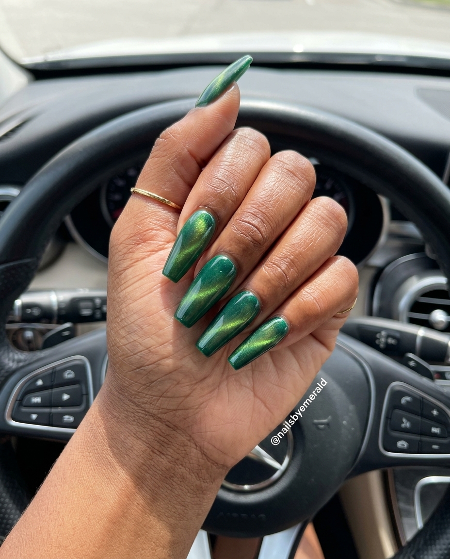Emerald green cat-eye stiletto nails for summer nails for dark skin 2026. Sultry date night look.