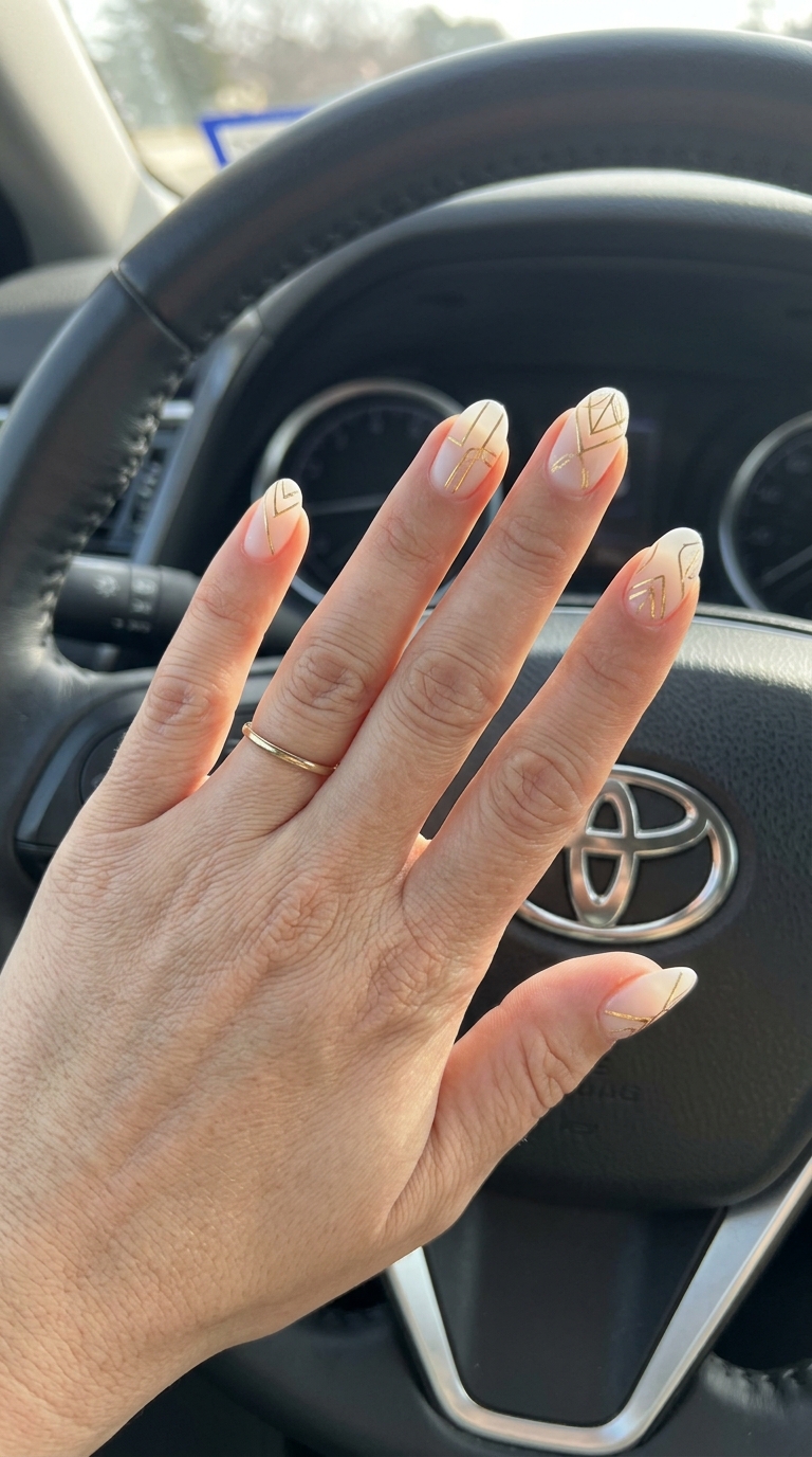 Minimalist gold line oval nails for summer vibes nails 2026, chic for daily wear.